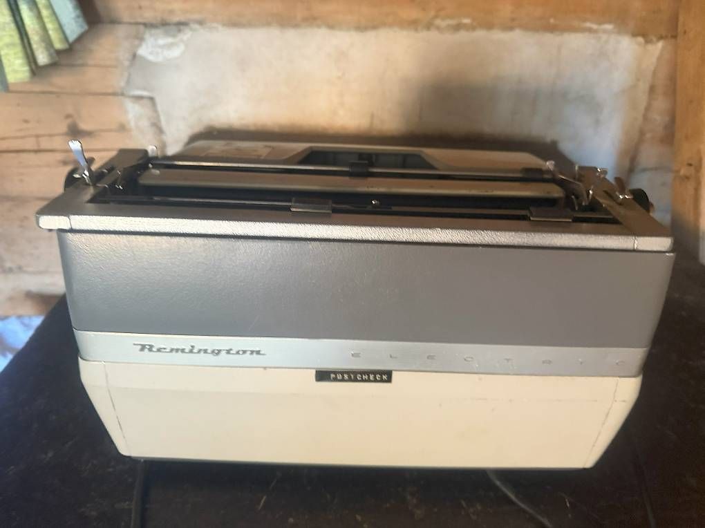 Schreibmaschinen: Schreibmaschine Remington electric – Gebraucht aus Luzern von Lu66 2