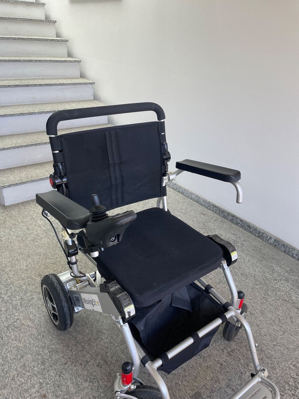 Chaises roulantes: Elektrorollstuhl – D'occasion à Russikon par Sunneschie79