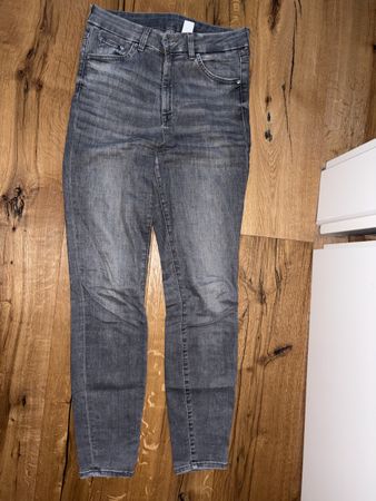 Graue Skinny Jeans von H&M, Grösse 38, Top Zustand!