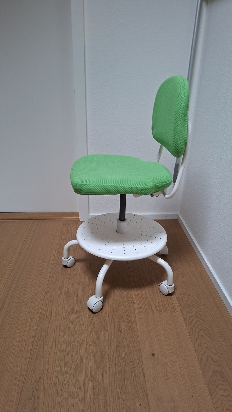 Ikea Stühle: Kinder Bürostuhl – Gebraucht aus Bubendorf von ros_7hct 2