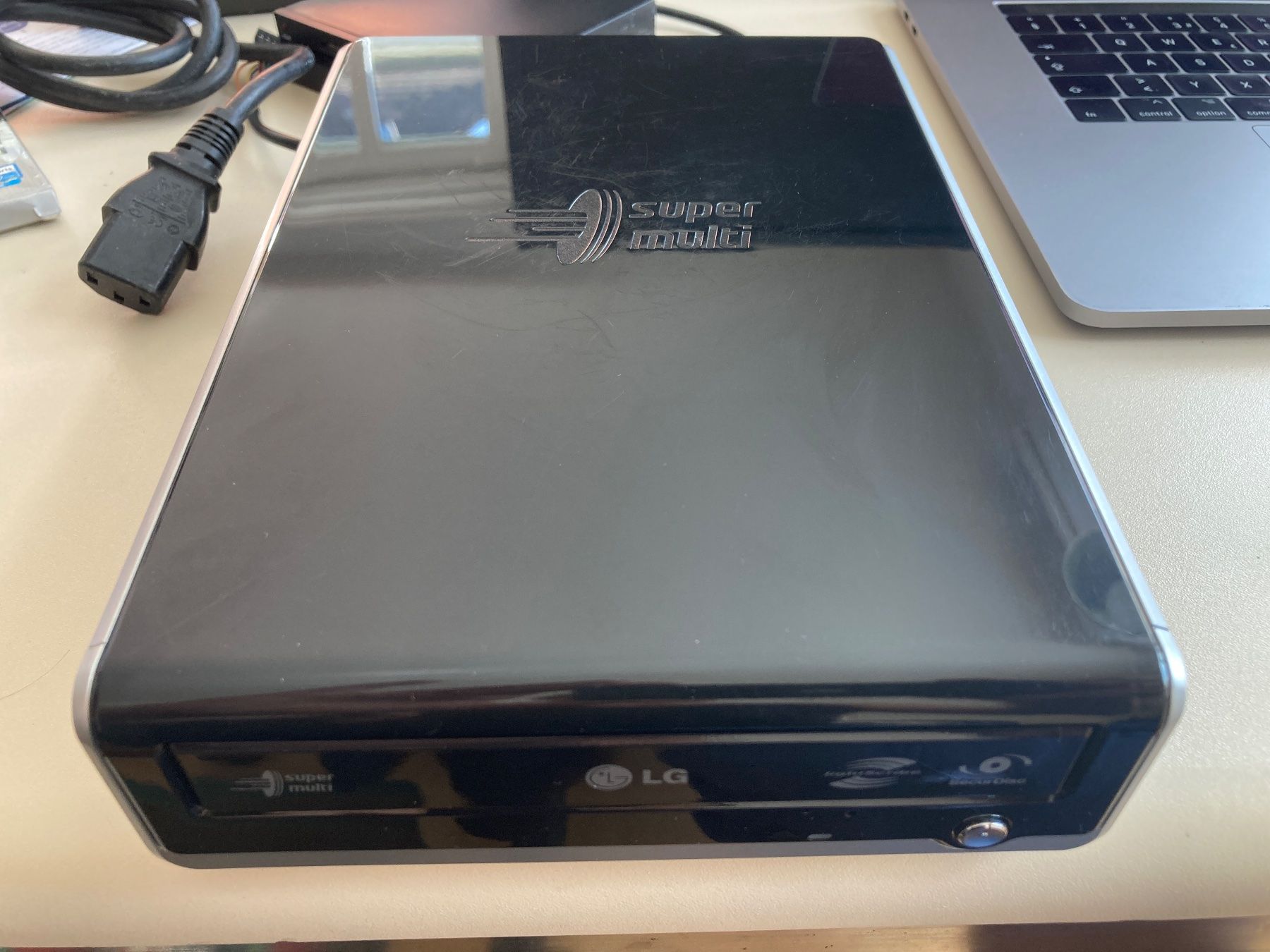 LG Aufnahmegeräte: LG Super Multi  CD DVD Laufwerk mit Brennfunktion , – Gebraucht aus Kreuzlingen von wavelord75