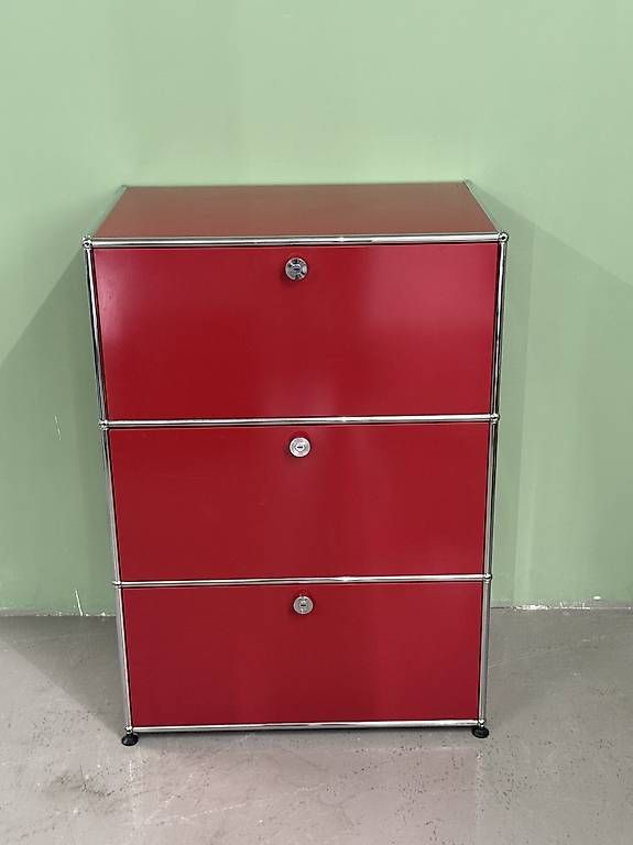 Kommoden: USM Haller Highboard rubinrot – Gebraucht aus Glattbrugg von q-aderdesign