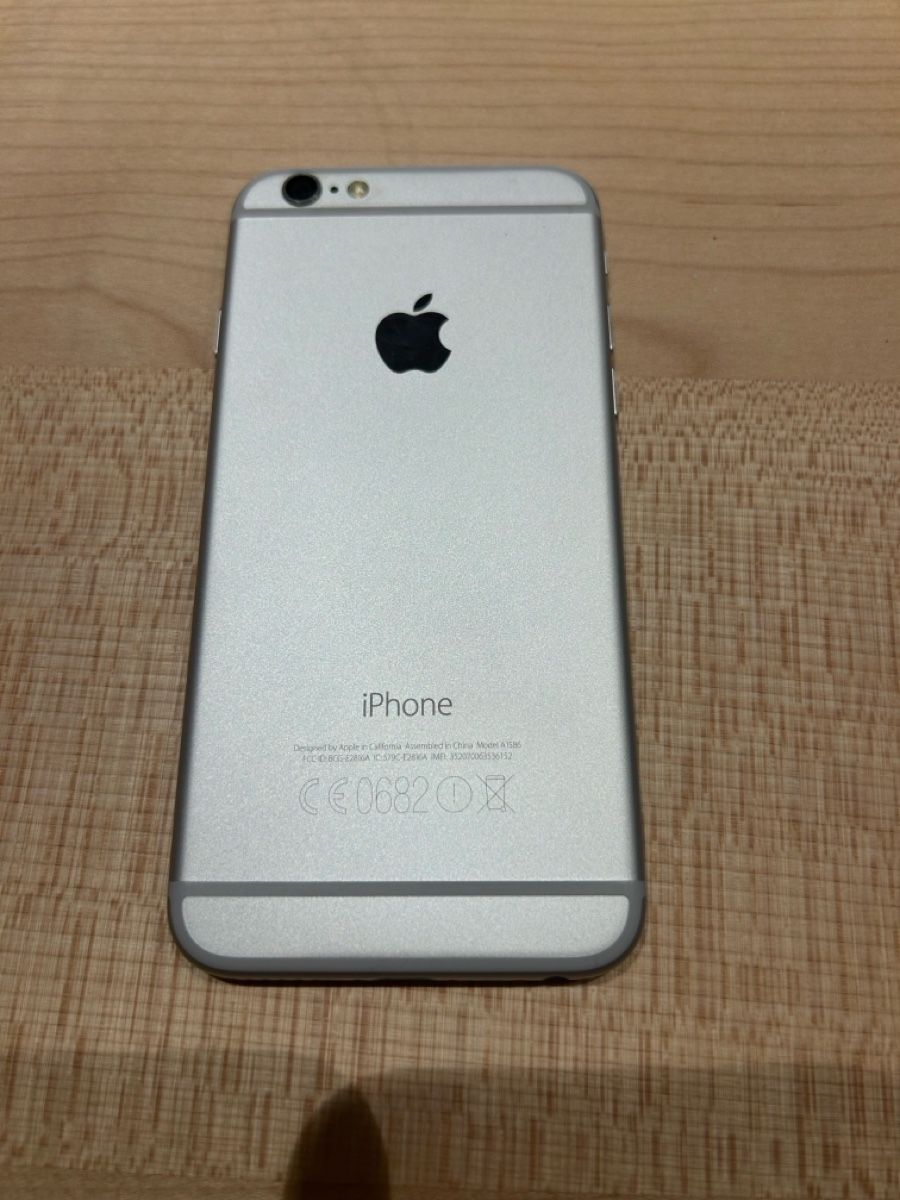 Apple Telefoni cellulari / Smartphones: iPhone 6 - Silver - 64GB – Usato da Zürich venduto da uniking