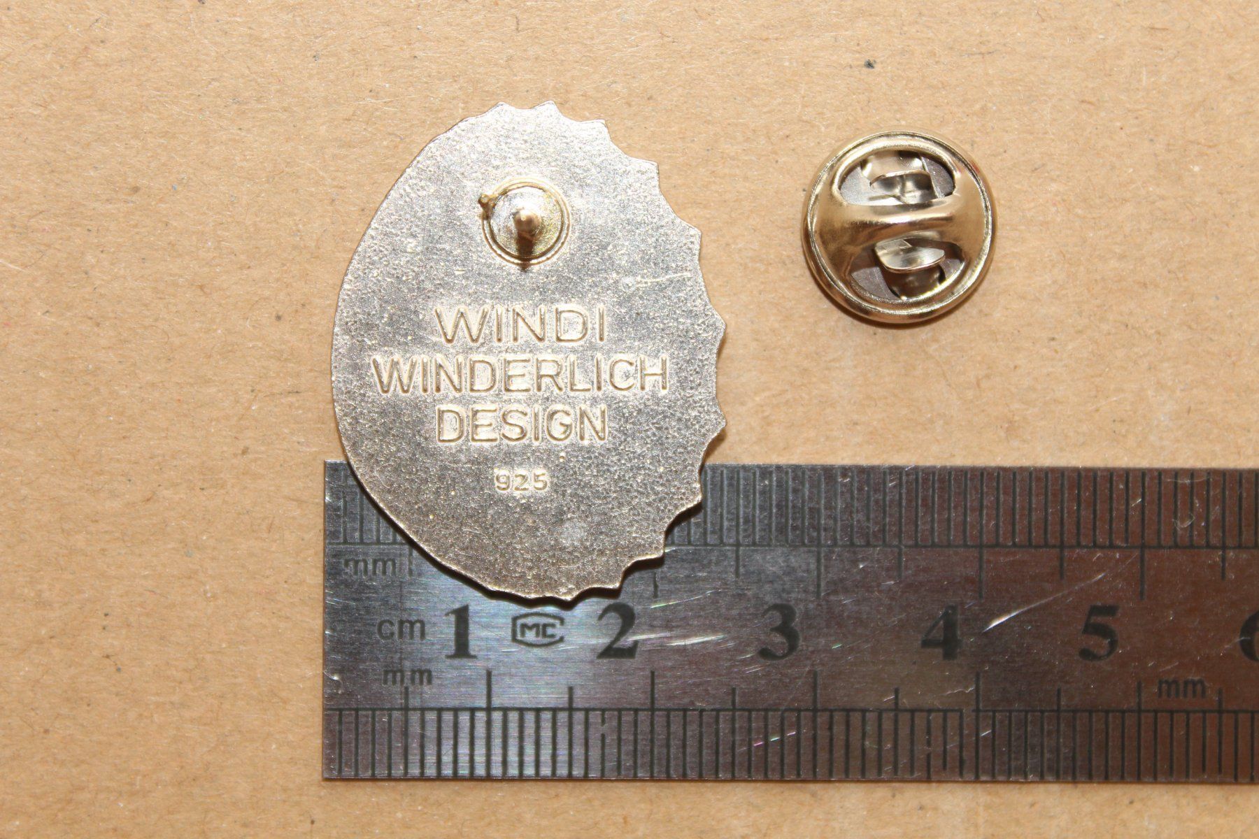 Coca-Cola Placchette & Badge: Pin Coca Cola HNG 925 Windi Winderlich Design – Usato da Kriens venduto da Wolly85 1