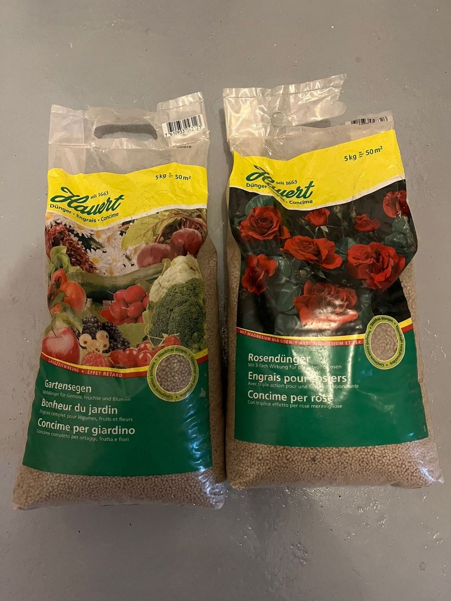 Altro in Utensili da giardino: Rosendünger und Gartensegen – Usato da Wiggen venduto da Antoniotto
