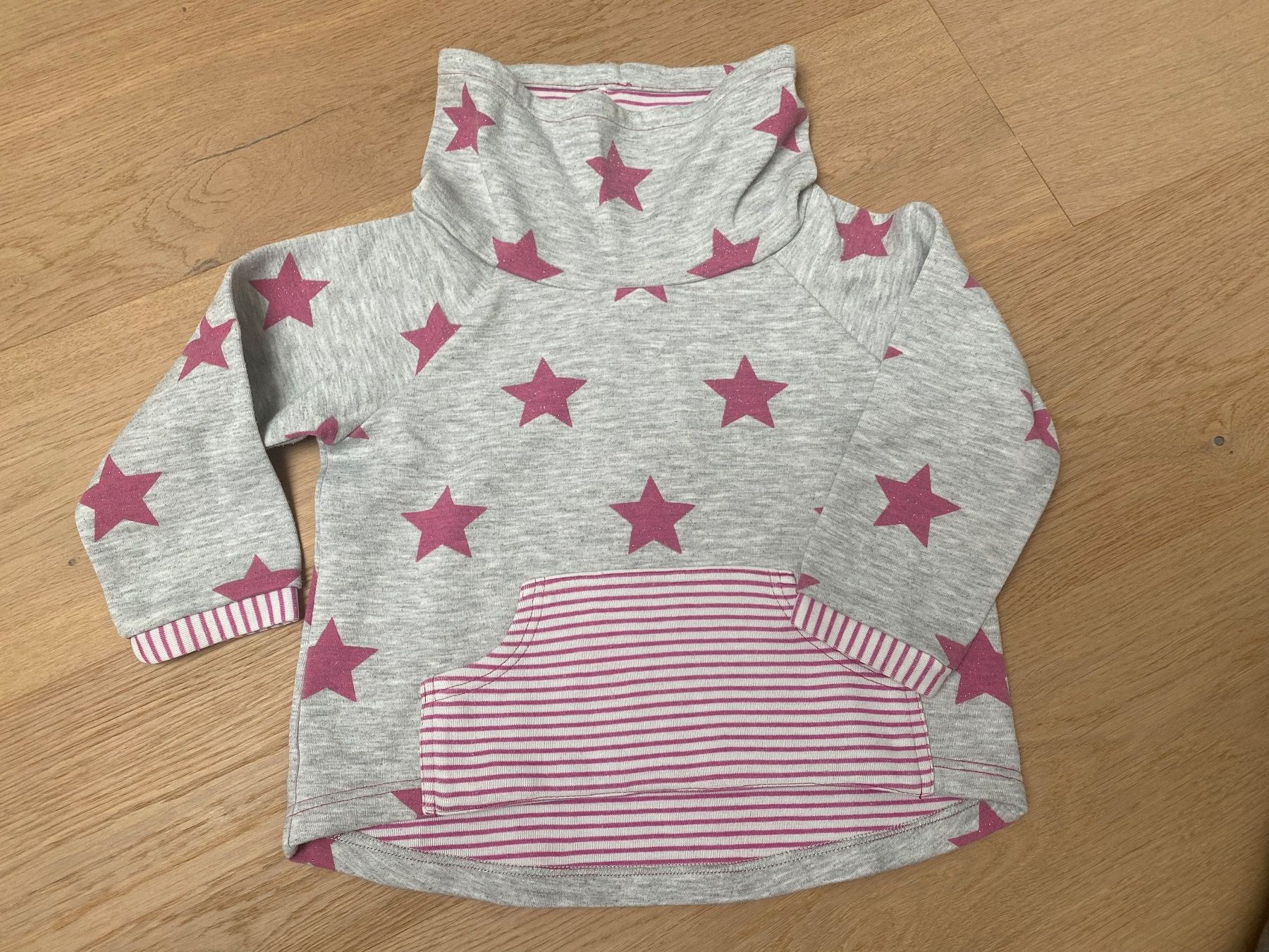 Maglioni & Felpe: Schöner selbstgenähter Pullover Gr.ca 104 – Usato da Arnegg venduto da Not2Miss