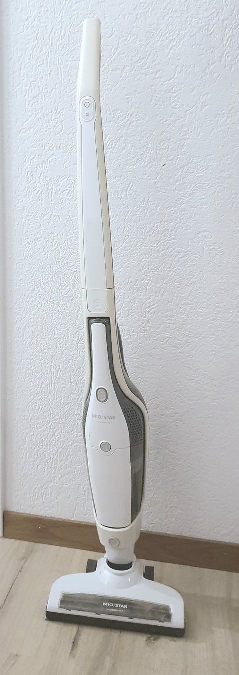 Mio Star Aspirapolveri & Accessori: Kabelloser Staubsauger V-Cleaner 2-in-1 – Usato da Nussbaumen AG venduto da jul_t76k