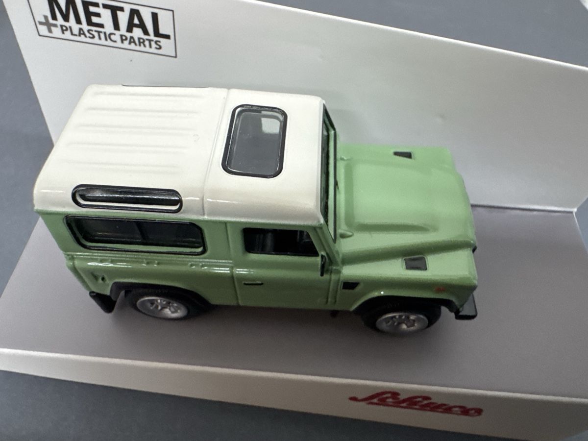 Land Rover Modellini d'auto: Land Rover Defender 1:64 Schuco – Nuovo (secondo la descrizione) da Luzern venduto da aa43modelcars-Luzern 1