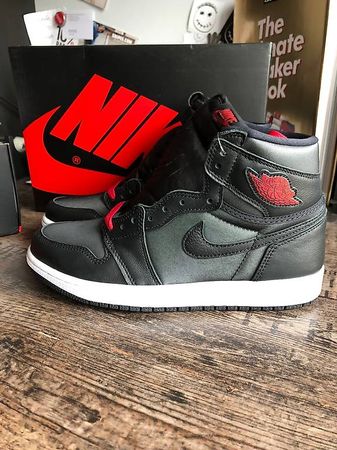 Jordan 1 Retro High Black Satin Gym Red