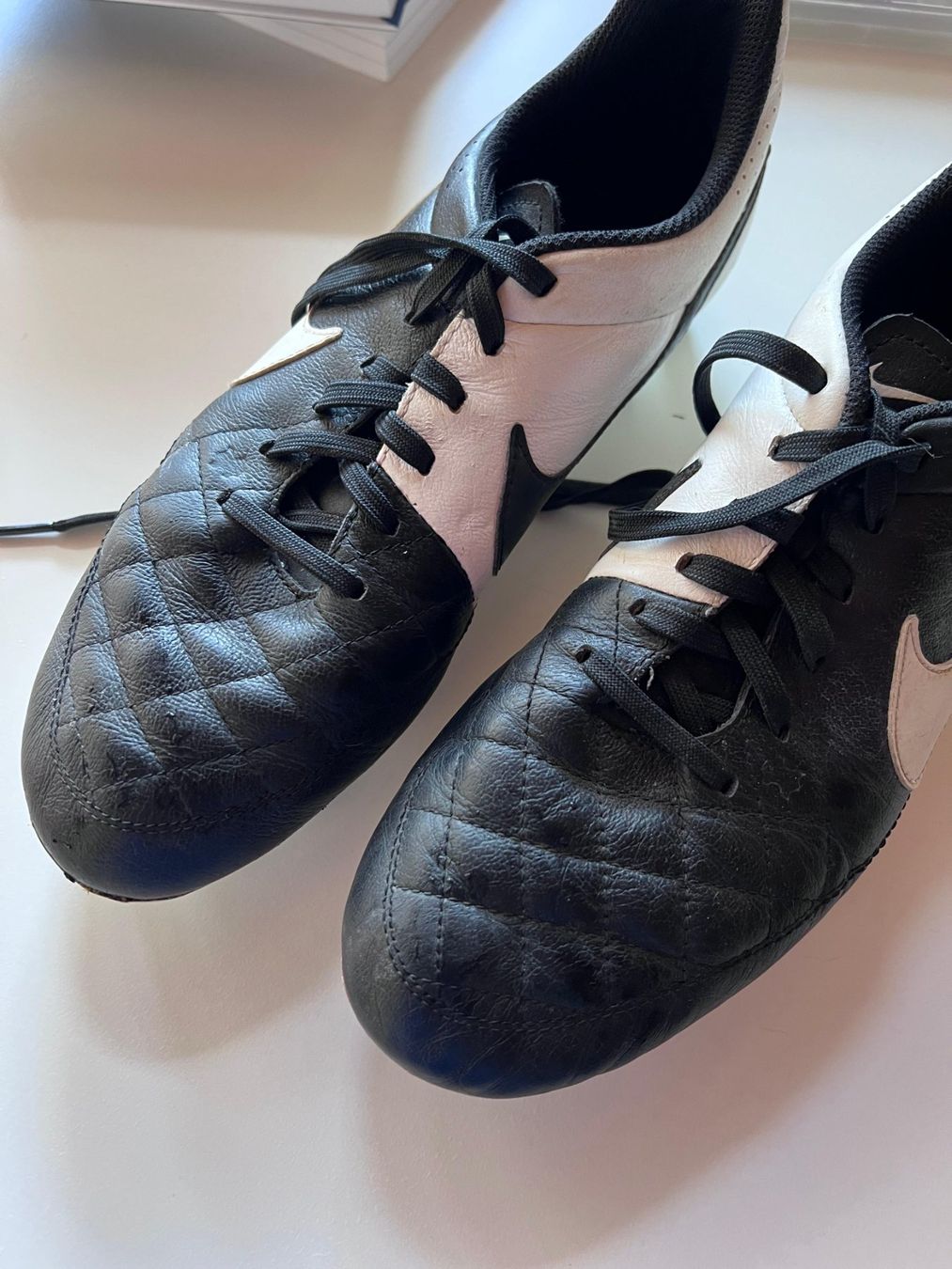 Nike Scarpe da donna: Nike Rugby Leder-Schuhe EU41 – Usato da Würenlos venduto da Ustr