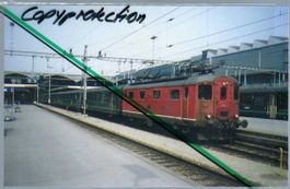 Luzern Bahnhof. SBB-CFF Re 4/4 I mit Regionalzug. Foto.