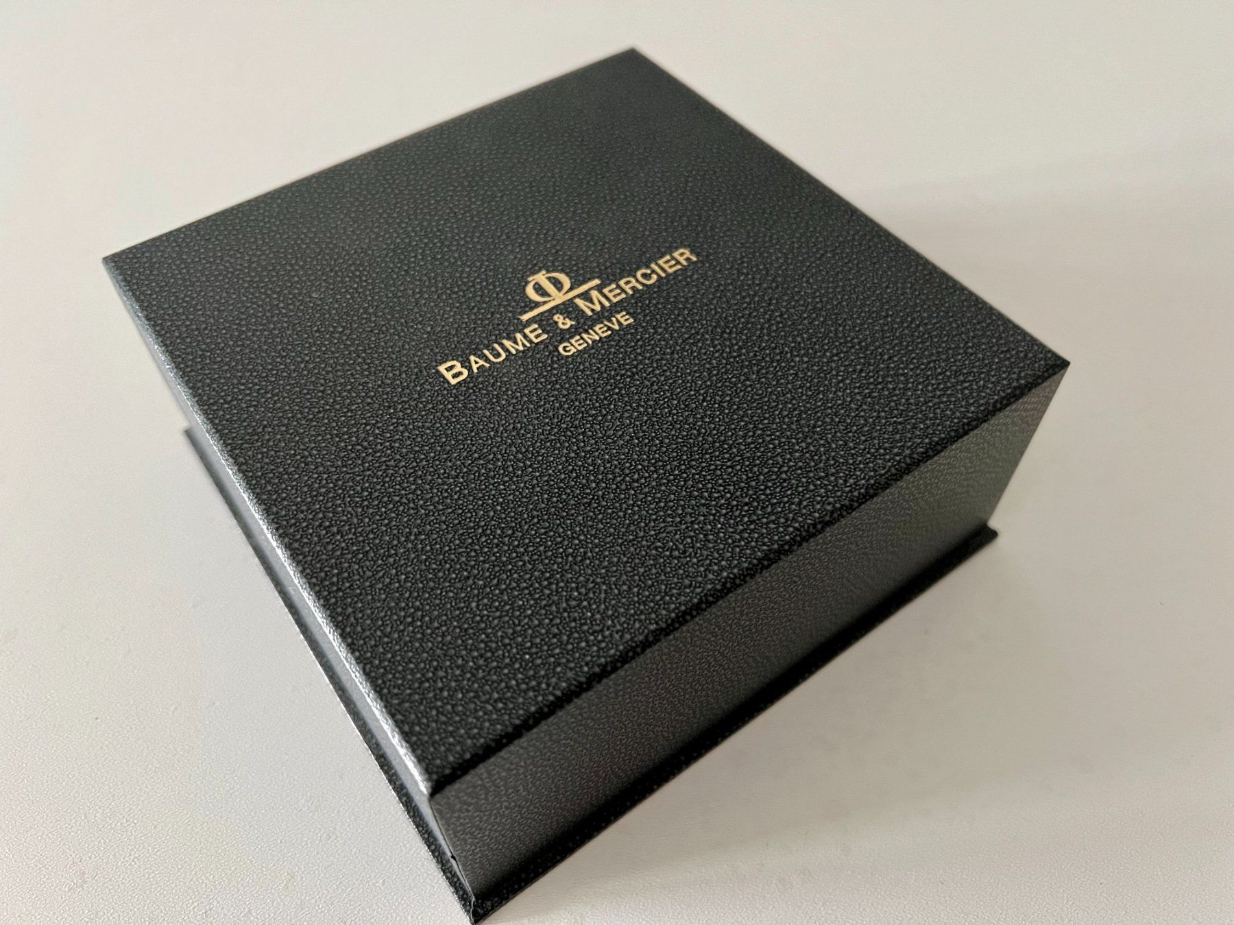 Baume & Mercier Orologi: BAUME & MERCIER square watch box, with outerbox – Nuovo (secondo la descrizione) da Mont-sur-Lausanne venduto da vmi_ym5l