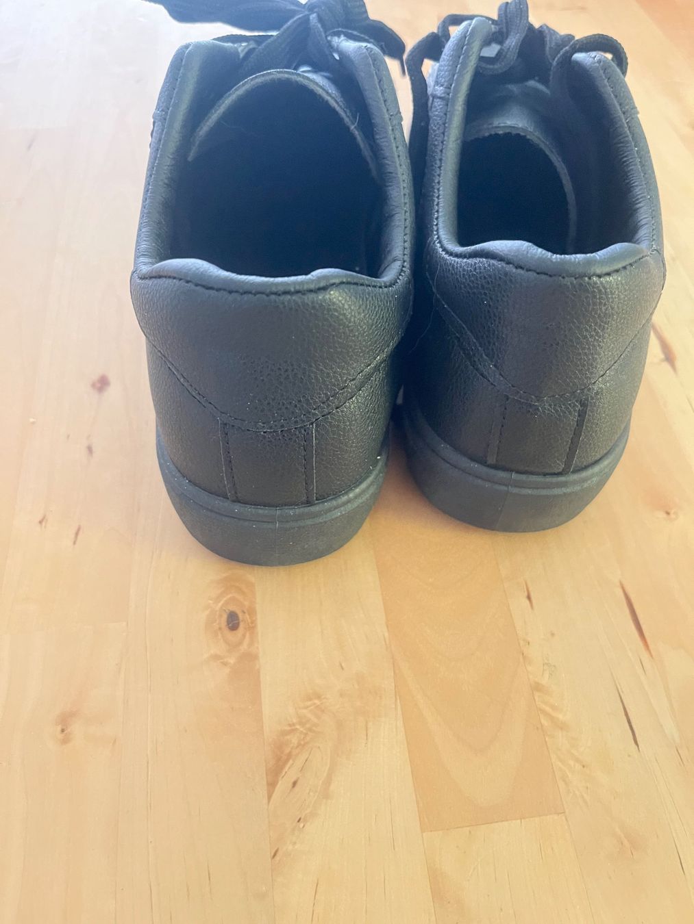 Damenschuhe: Schwarze Sneaker Grösse 38 – Neu (gemäss Beschreibung) aus Einsiedeln von Tru7 2