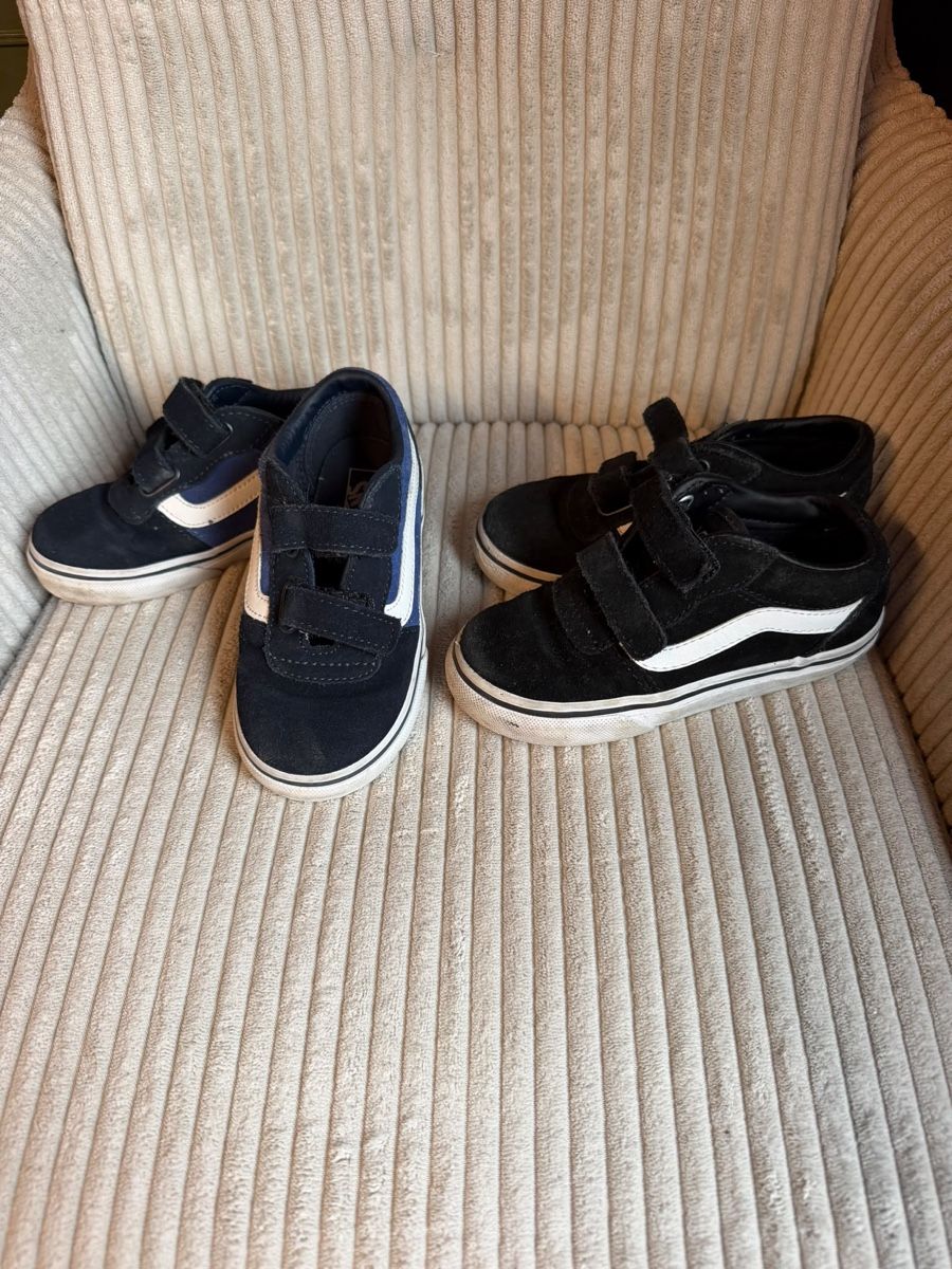 Vans Chaussures garçon: Vans Kinderschuhe 2x 26 – D'occasion à Triesenberg par dom_hd56