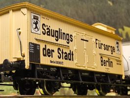 2 x Märklin 4780 4781 Säuglingsfürsorge Berlin _ Cluss Bier
