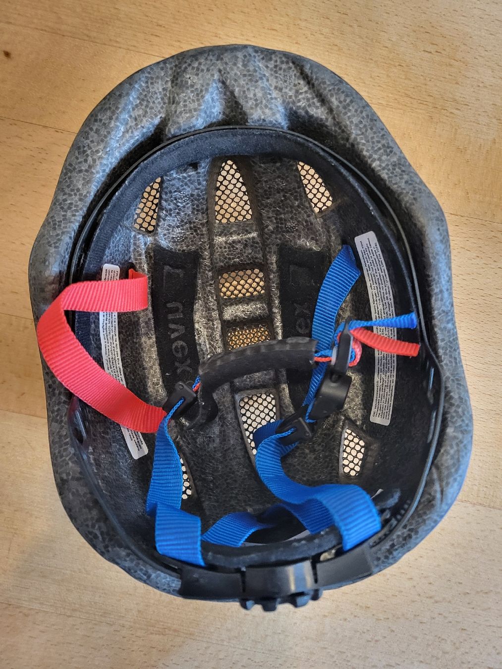 Uvex Caschi: Uvex Kinderhelm – Usato da Hombrechtikon venduto da vogel018 4