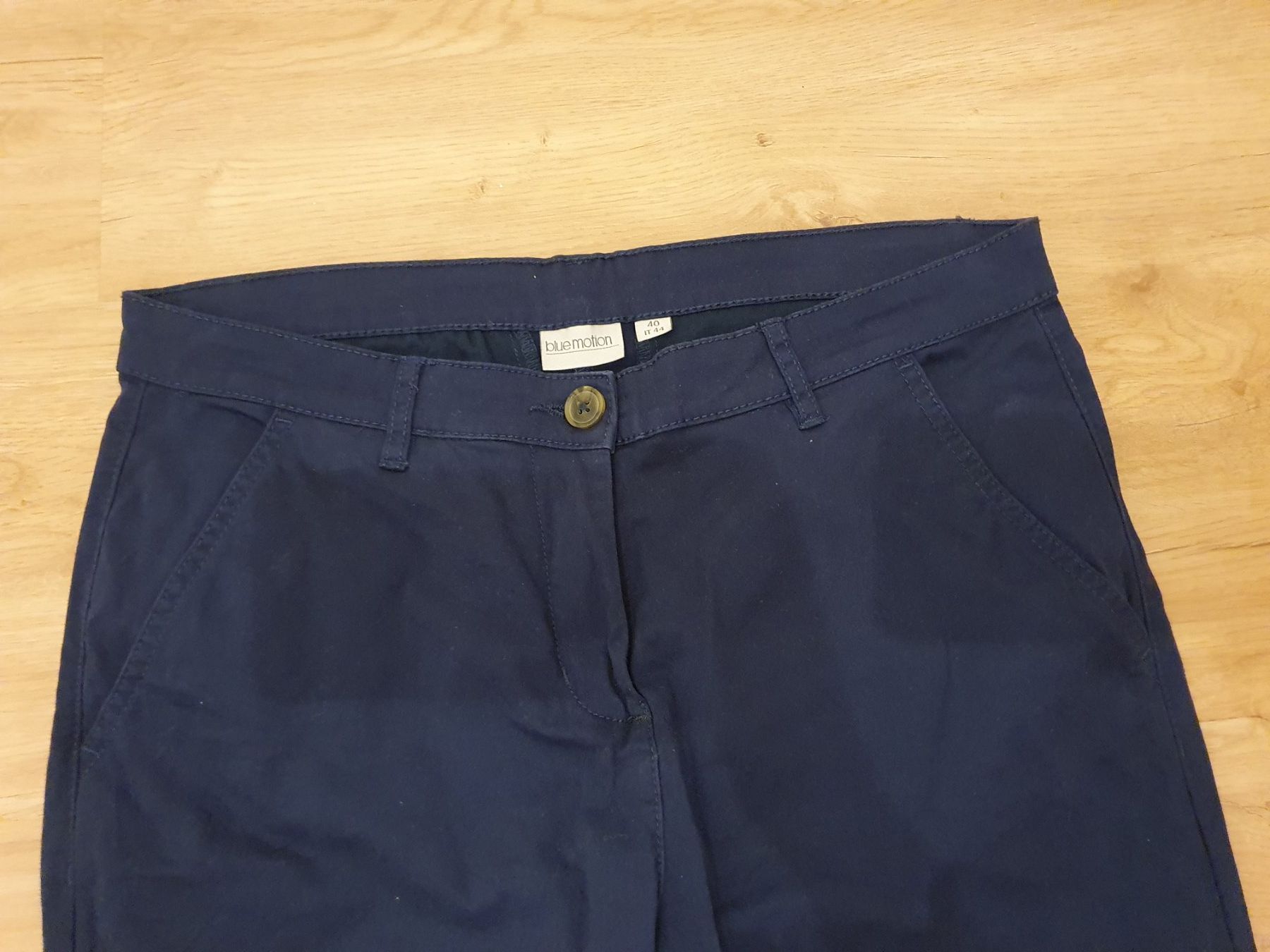 Pantaloni: Dunkelblaue Chino, Gr. 40 – Nuovo (secondo la descrizione) da Heinrichswil venduto da sabi2809 1