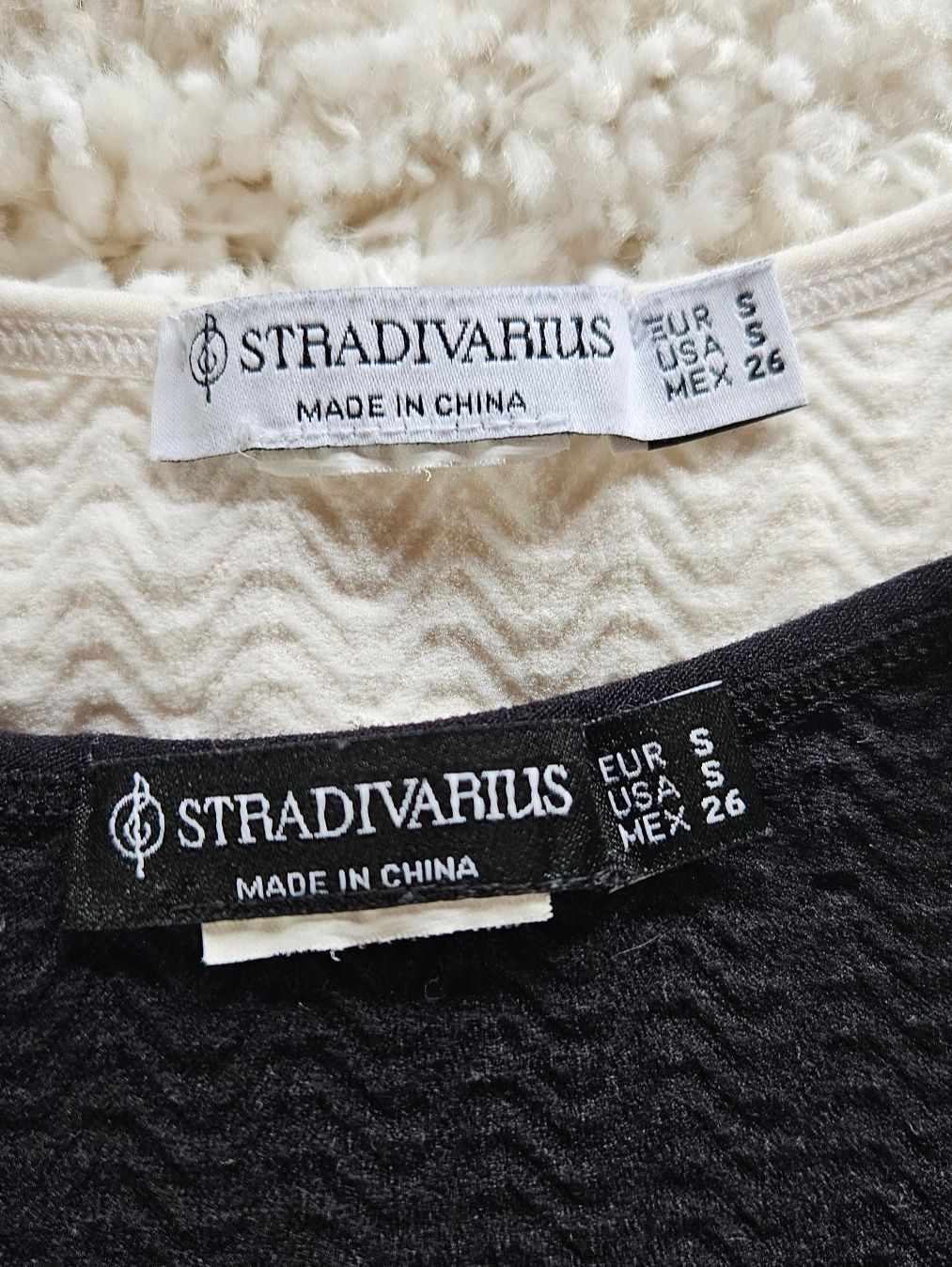 Stradivarius Top: 2er Set Tops mit Herzausschnitt, Gr.S – Usato da Hettlingen venduto da Leaena279 3