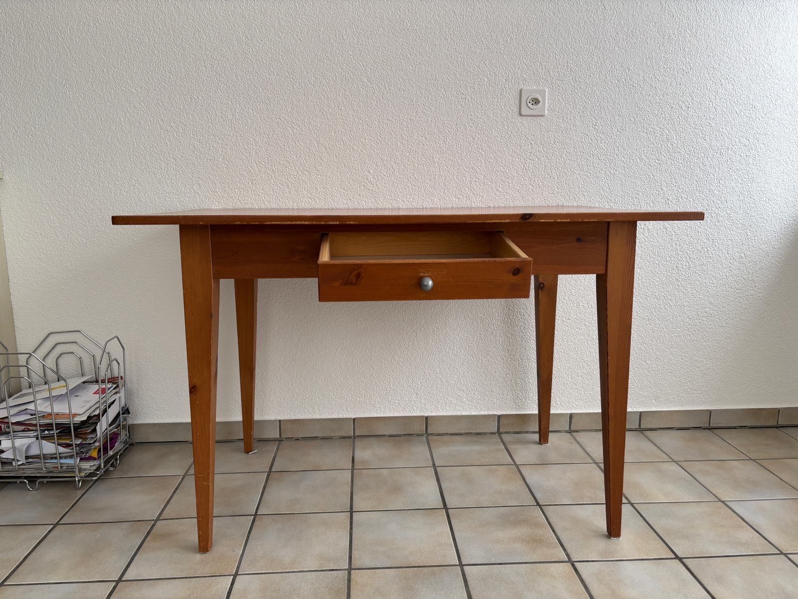 Tavoli: Kleiner Holztisch mit Schublade – Usato da Seewis-Schmitten venduto da jon_qx57 1