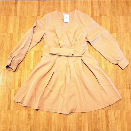 Damen Kleid in Beige Grösse L NEU