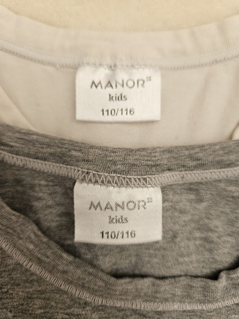Manor Lotti & Set di vestiti: Set T-Shirt Manor, Gr. 98 – Usato da Worb venduto da jun_fj8w 3
