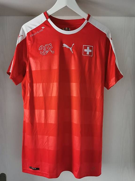 Puma Canottiere & Pantaloni: Schweizer Fussballtrikot Puma Grösse M – Usato da Scheuren venduto da JanaBuerki