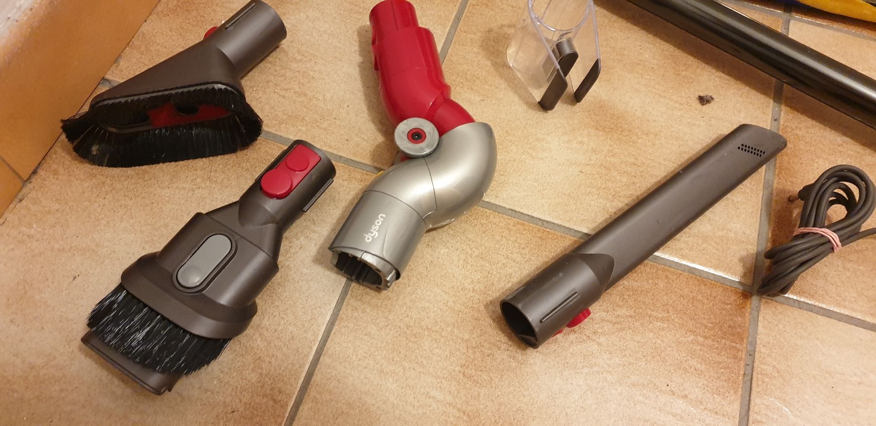 Dyson Staubsauger & Zubehör: Dyson V12 Staubsauger mit Laser! – Gebraucht aus Saxonne (Ayent) von SnowRoof 4