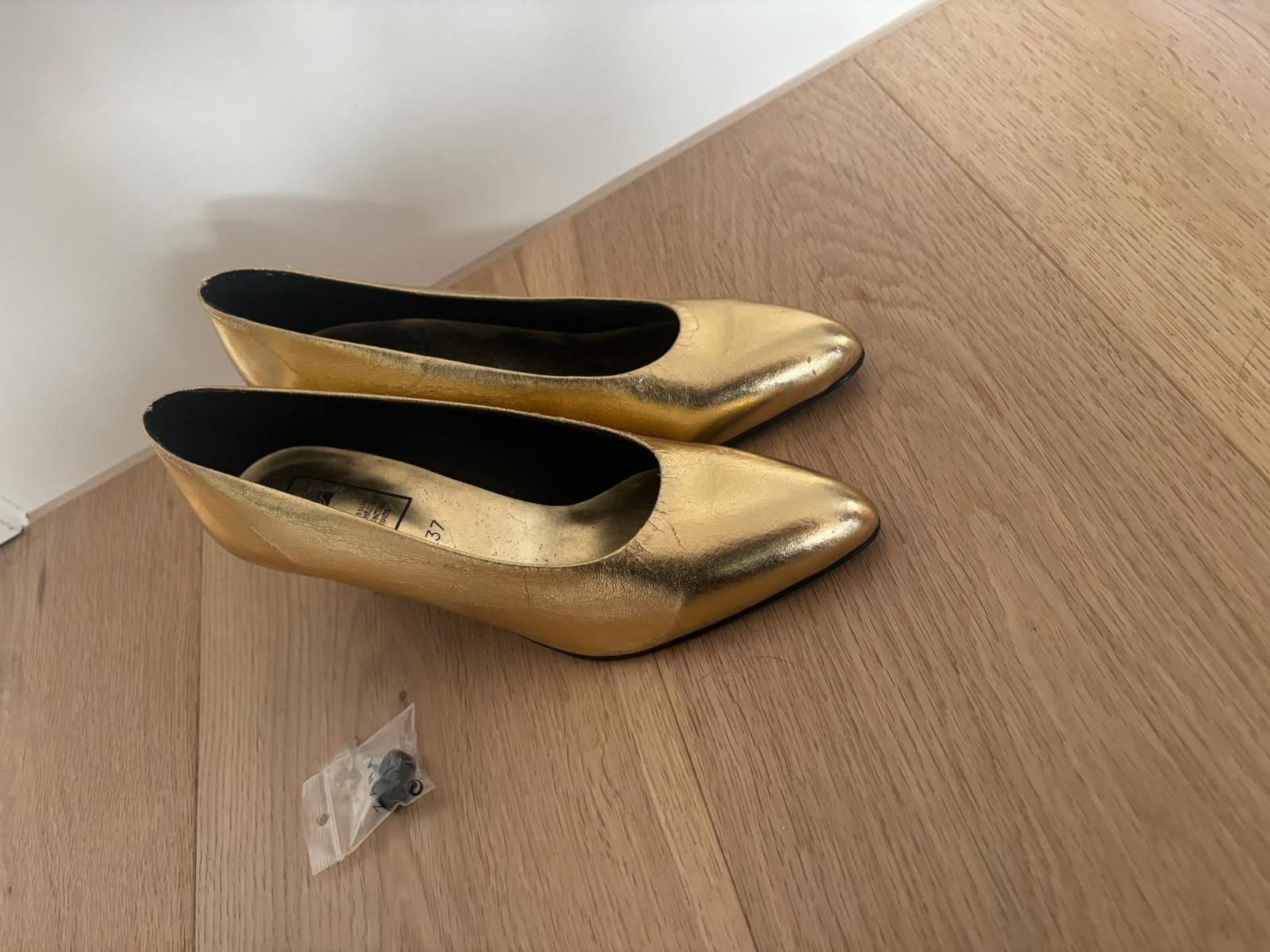 Scarpe da donna: Goldene Pumps Absatzschuhe – Nuovo (secondo la descrizione) da Winznau venduto da Lauralavera1 1