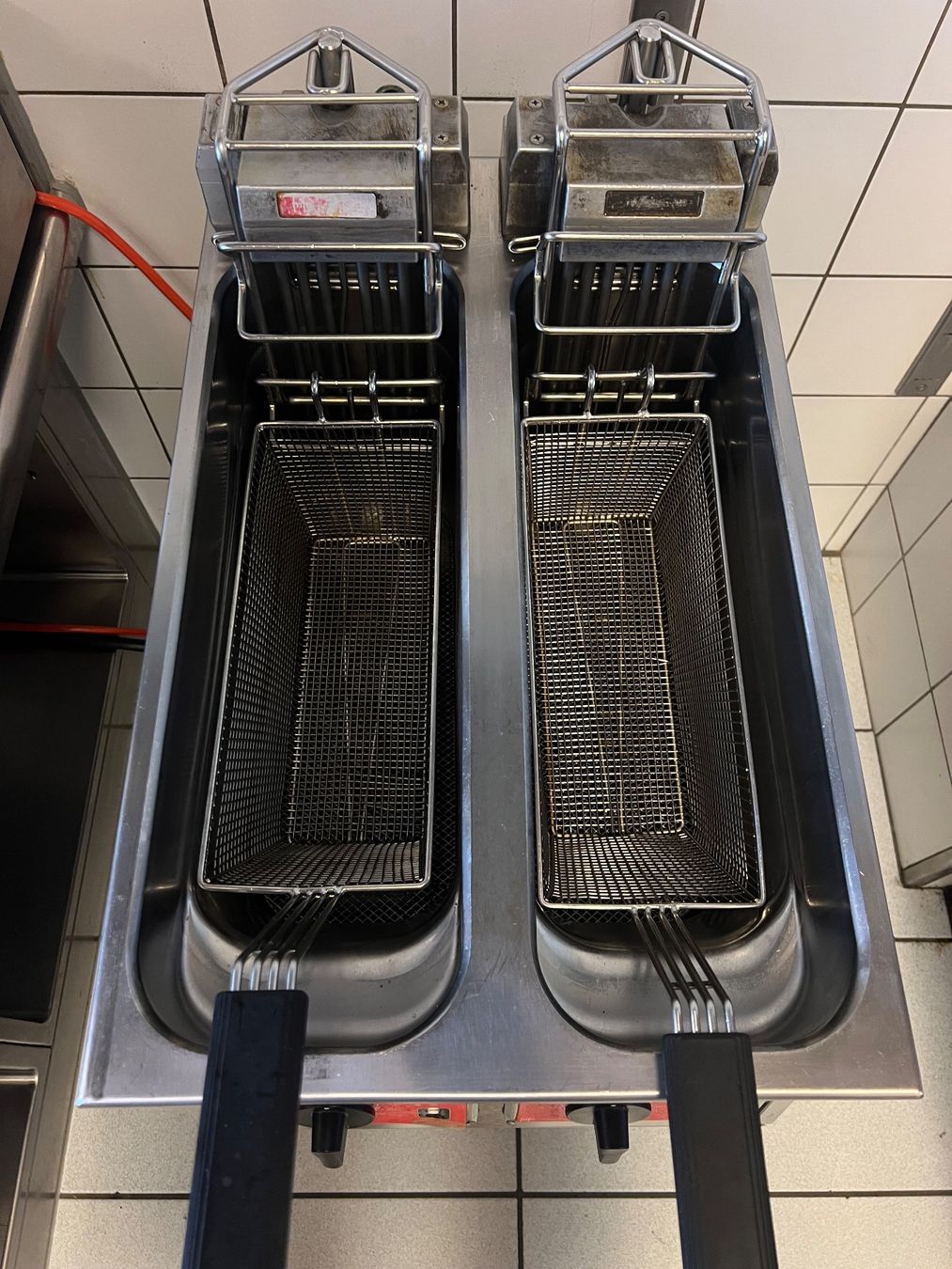 Frifri Küchengeräte: Gastro-Doppelfriteuse Frifri BASIC+ – Gebraucht aus Göschenen von AntjeS02 3