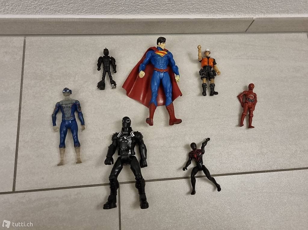 Statuette: Action- Superhelden Figuren – Usato da Niederwil SG venduto da Excentia
