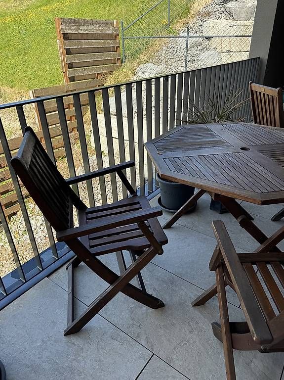 Tischset: Teak Gartenmöbel Esstisch + 4 Stühle  – Gebraucht aus St. Gallenkappel von ang_lvs8 4