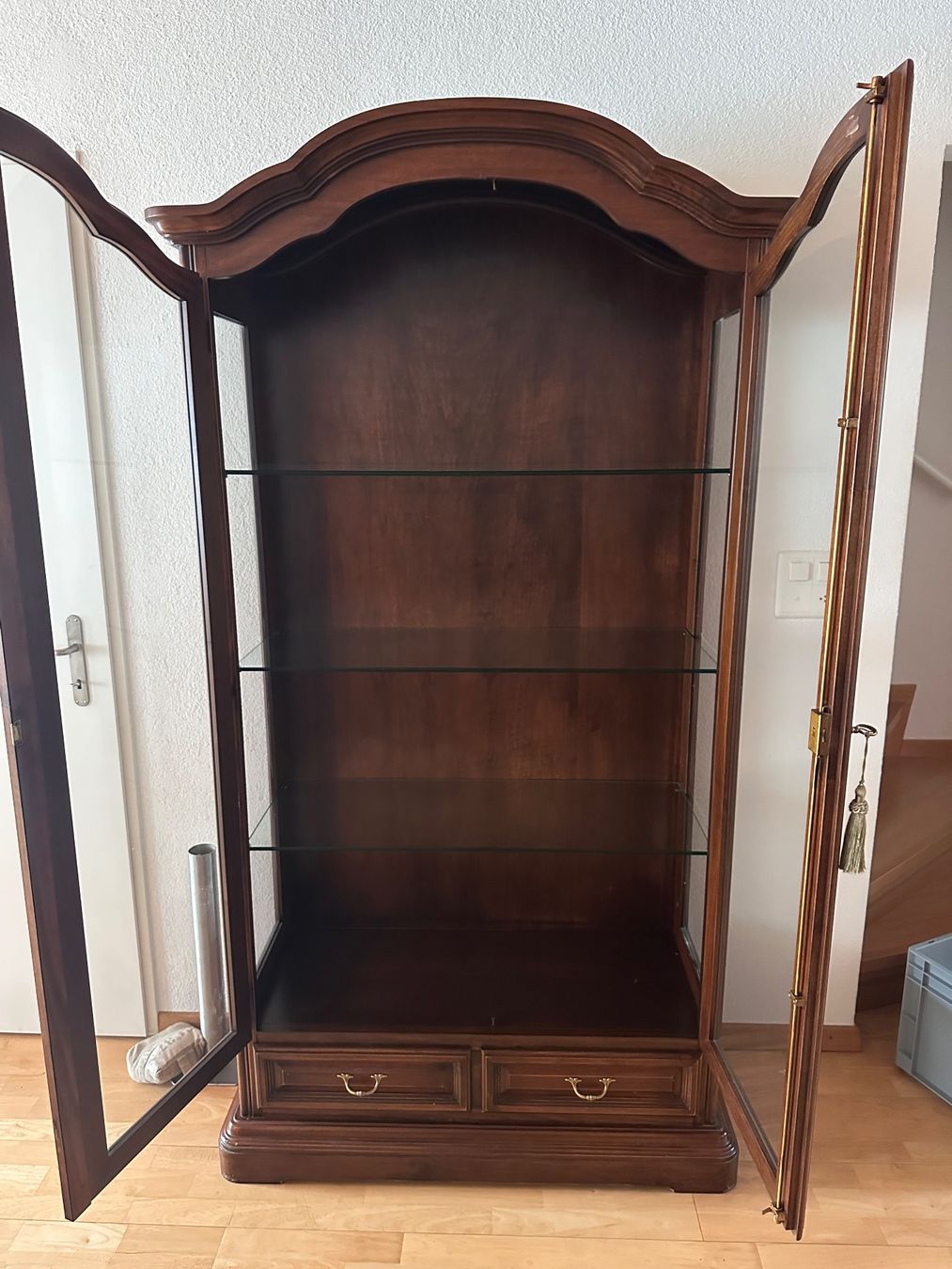 Vitrinen: Vitrine Holz – Gebraucht aus Uetikon am See von manoka1 1