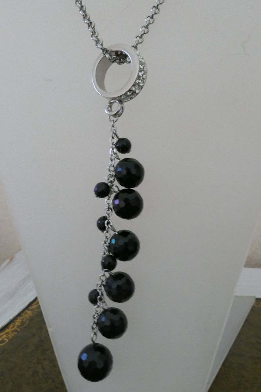 Catenine: Langes Collier mit schwarzen facettierten Kugeln – Usato da Muttenz venduto da einfach-schoen 1
