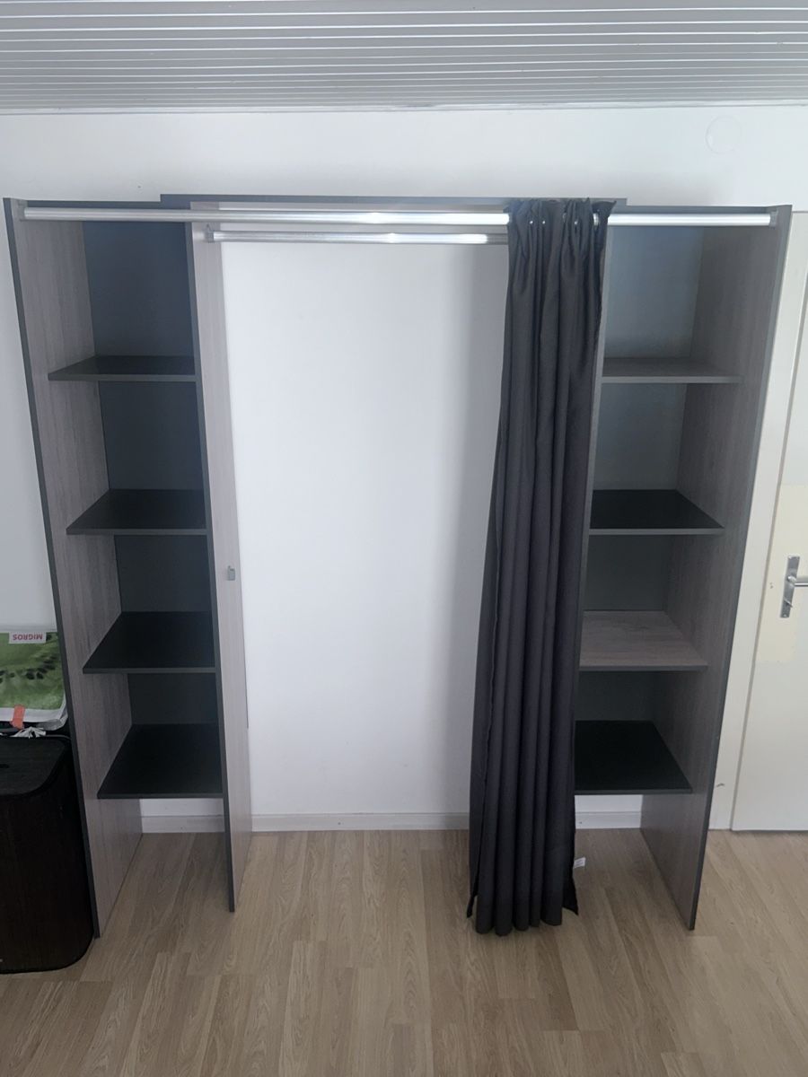 Schränke: Dressing/armoire à rideau – Gebraucht aus Delémont von tynwa