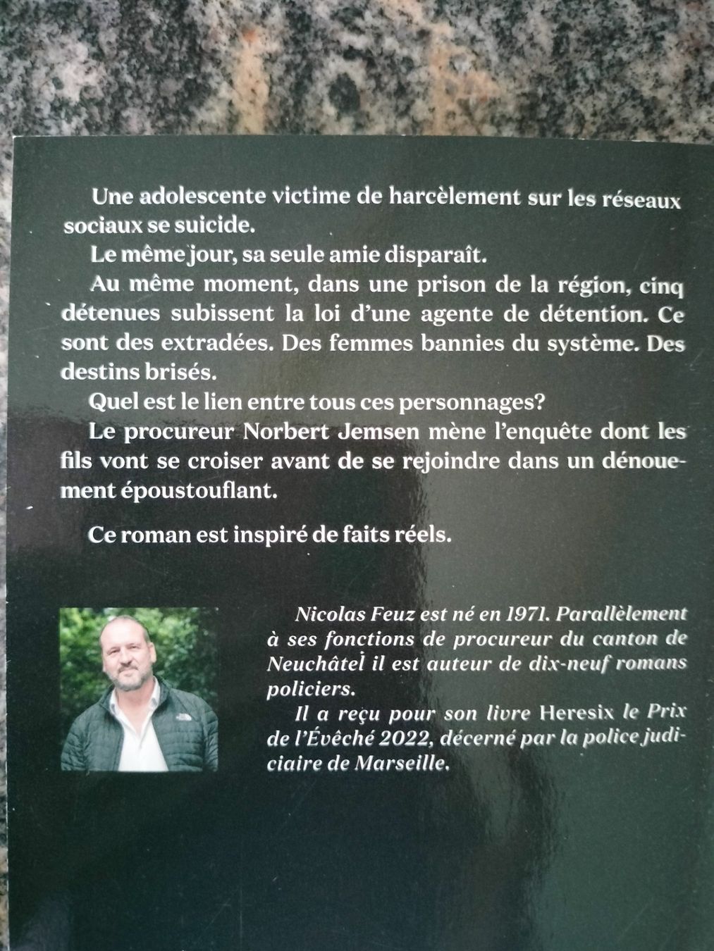 Libri: Les extradés - Nicolas Feuz – Usato da Cortaillod venduto da rozinna 1