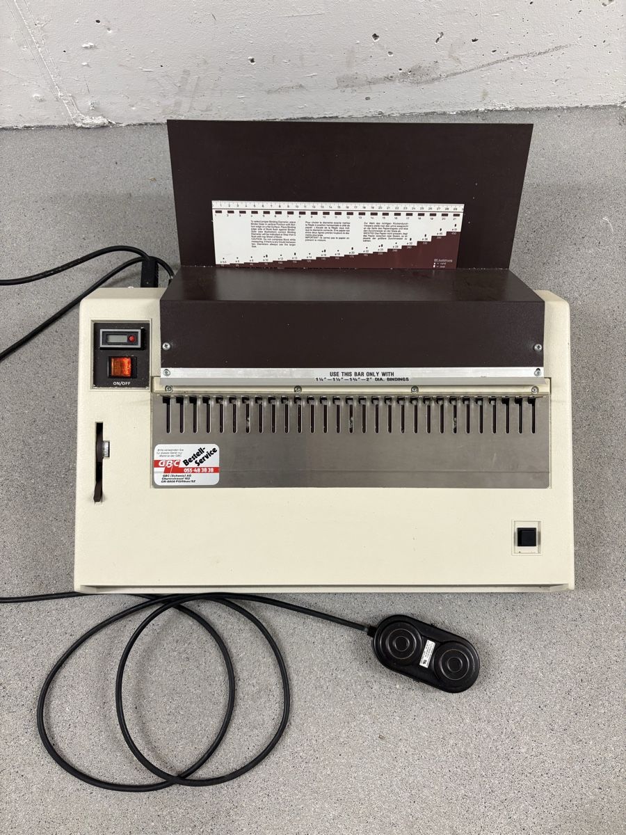 Macchine rilegatrici: GBC 110EB Elektrische Bindemaschine ab Fr. 1.- – Usato da Perlen venduto da S0nG0ku