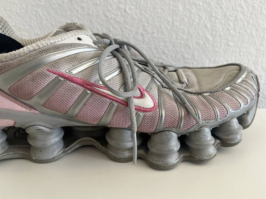 Scarpe da uomo: Nike Shox pink  – Usato da Muri b. Bern venduto da Merliner01 1