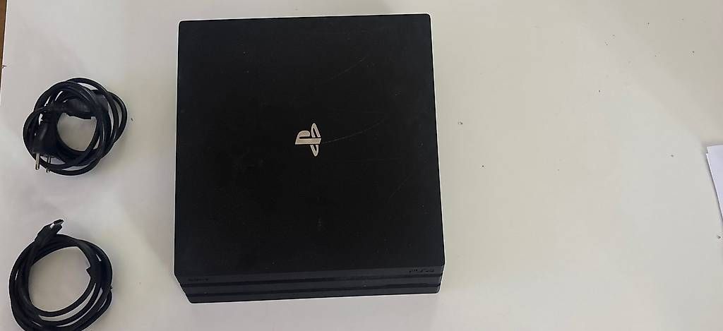 Sony Konsolen: PlayStation 4 pro 1tb mit 1 Controller und 2 games – Gebraucht aus Basel von hal_8ygw 1