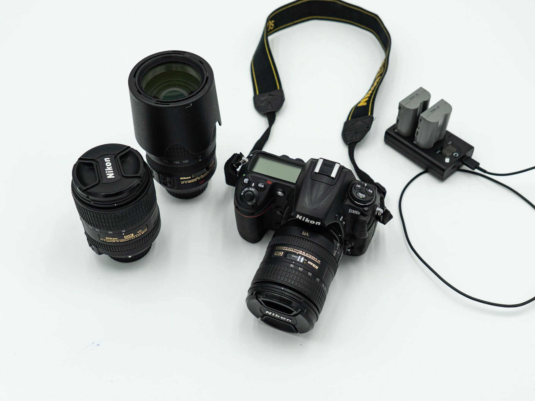 Nikon Fotocamera: Nikon D300s Set - 3 Objektive, Ladegerät - Ref. 05/38 – Usato da Au ZH venduto da BrockiAu 1