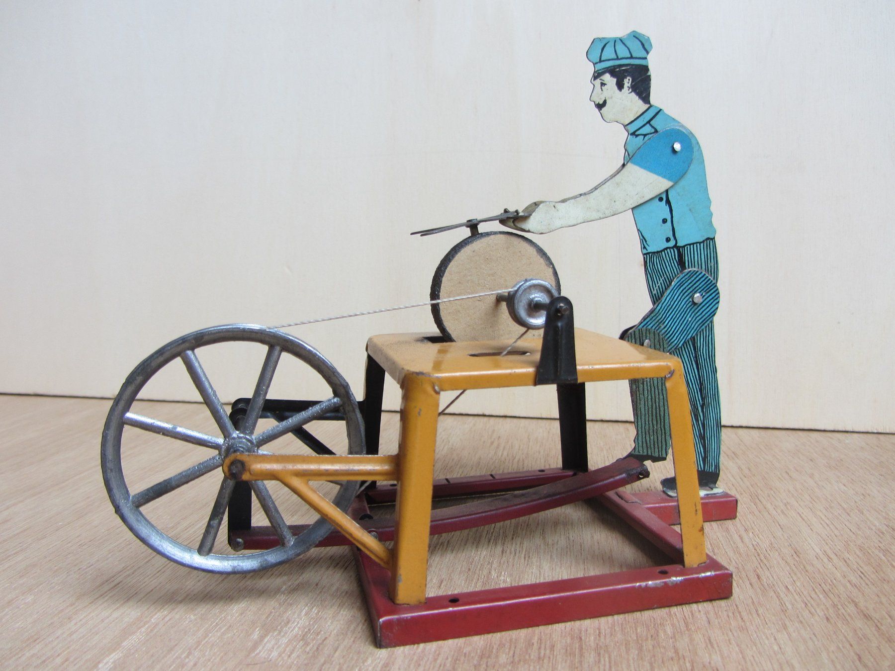 Kit di modellismo & Modellini statici: SCHERENSCHLEIFER  funkensprühend – Usato da Sumiswald venduto da Javelin