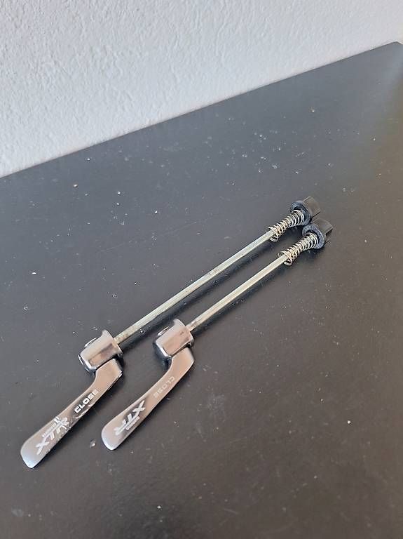 Shimano Pezzi di ricambio: SHIMANO XTR M960 M965 Schnellspanner MTB 26 – Usato da Elgg venduto da Delirium_Mountains