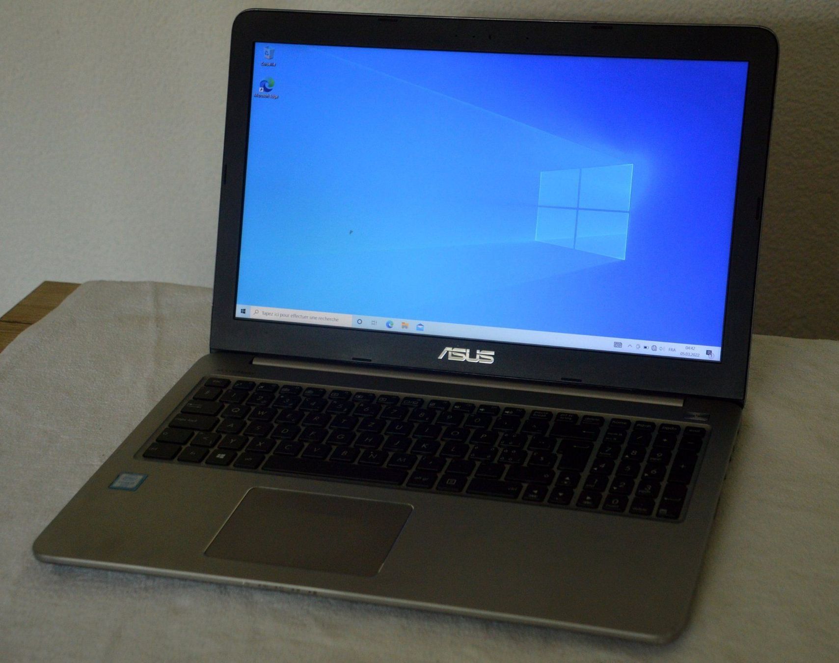Asus Notebooks: Laptop Asus K501UQ 15.6" i5 – Gebraucht aus Collonges von arashee 2