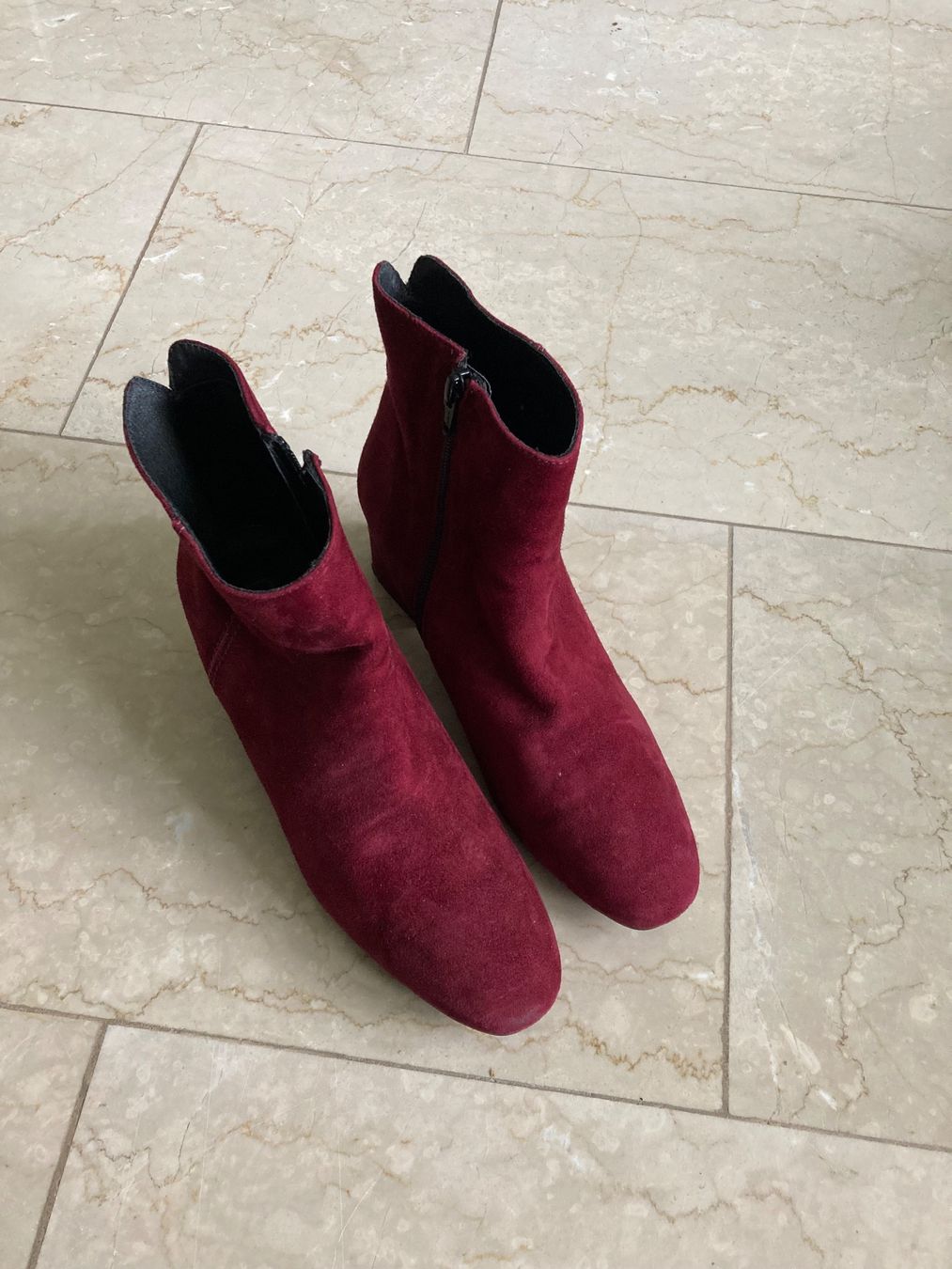 Scarpe da donna: Burgunderrote Wildleder-Stiefeletten, Grösse 39 – Usato da Hurden venduto da Ruby70