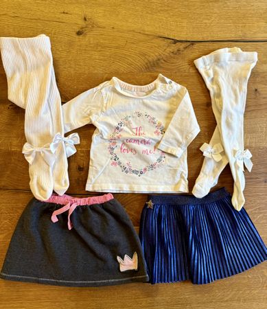 👶 Set – 5 Teile (2 Strumpfhosen, 2 Röcke, 1 Shirt) Gr 62