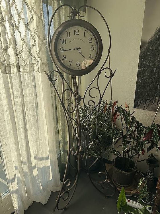 Pendules & Horloges murales: Schöne Standuhr aus Metal – D'occasion à Dagmersellen par tabula_rasa