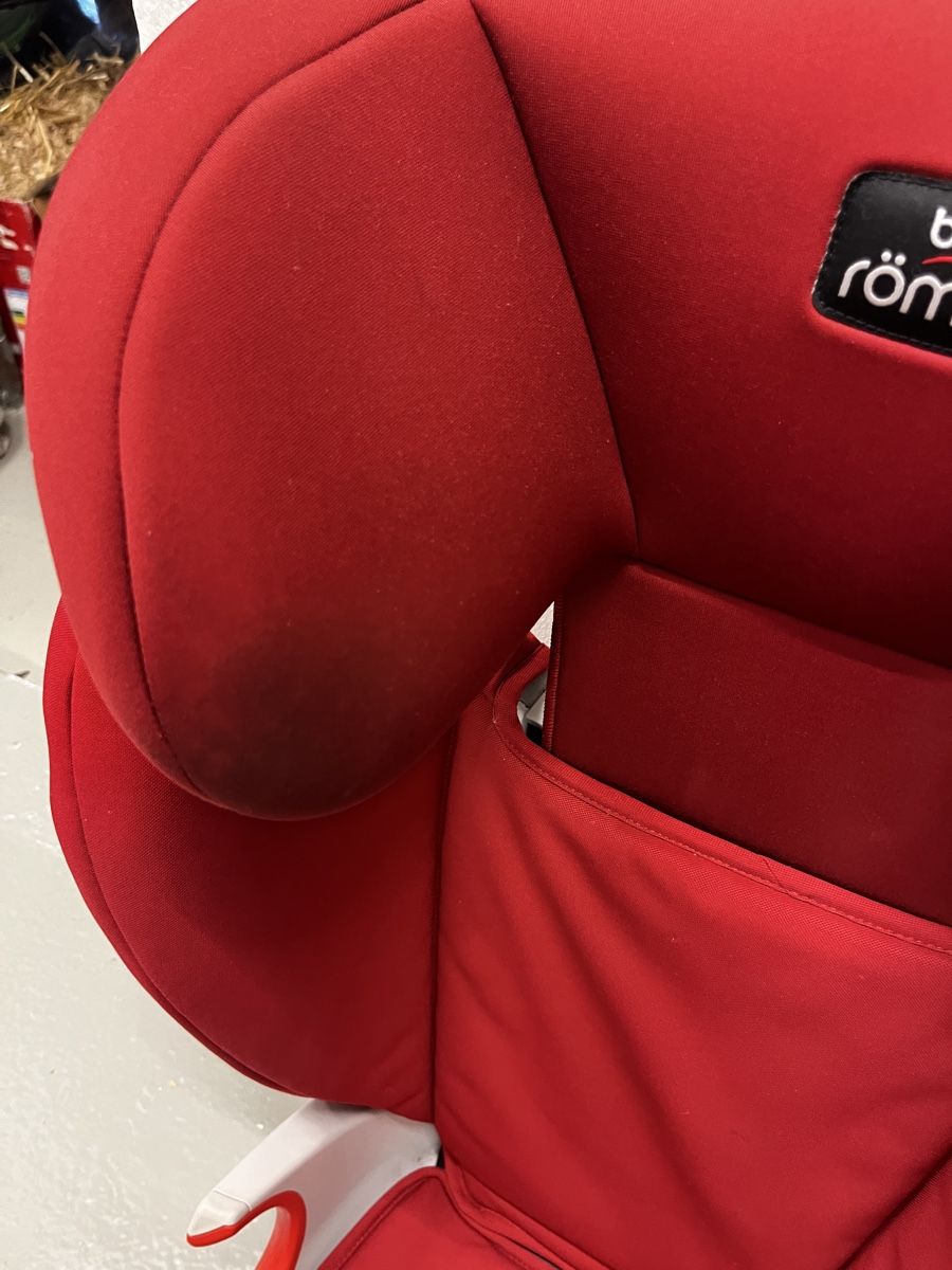 Seggiolini per auto: Römer Kidfix SL / 15-36 Kg – Usato da Winterthur venduto da Numero1 2