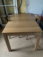 Tisch 140/220x84x74, 2Stühle