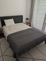 Lit double complet avec sommier et tête de lit en tissu gris