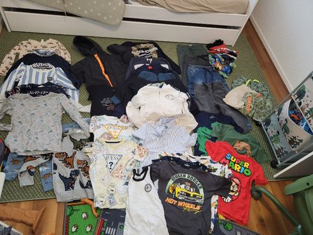 Kleiderpaket Junge Gr.122/128 Winterjacke, Hose usw, 38stück