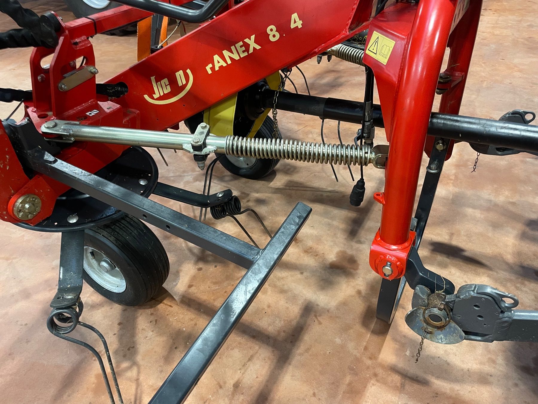 Vicon Tutte le macchine: Vicon Kreiselheuer Hangarretierung – Usato da Lätti venduto da baumi02